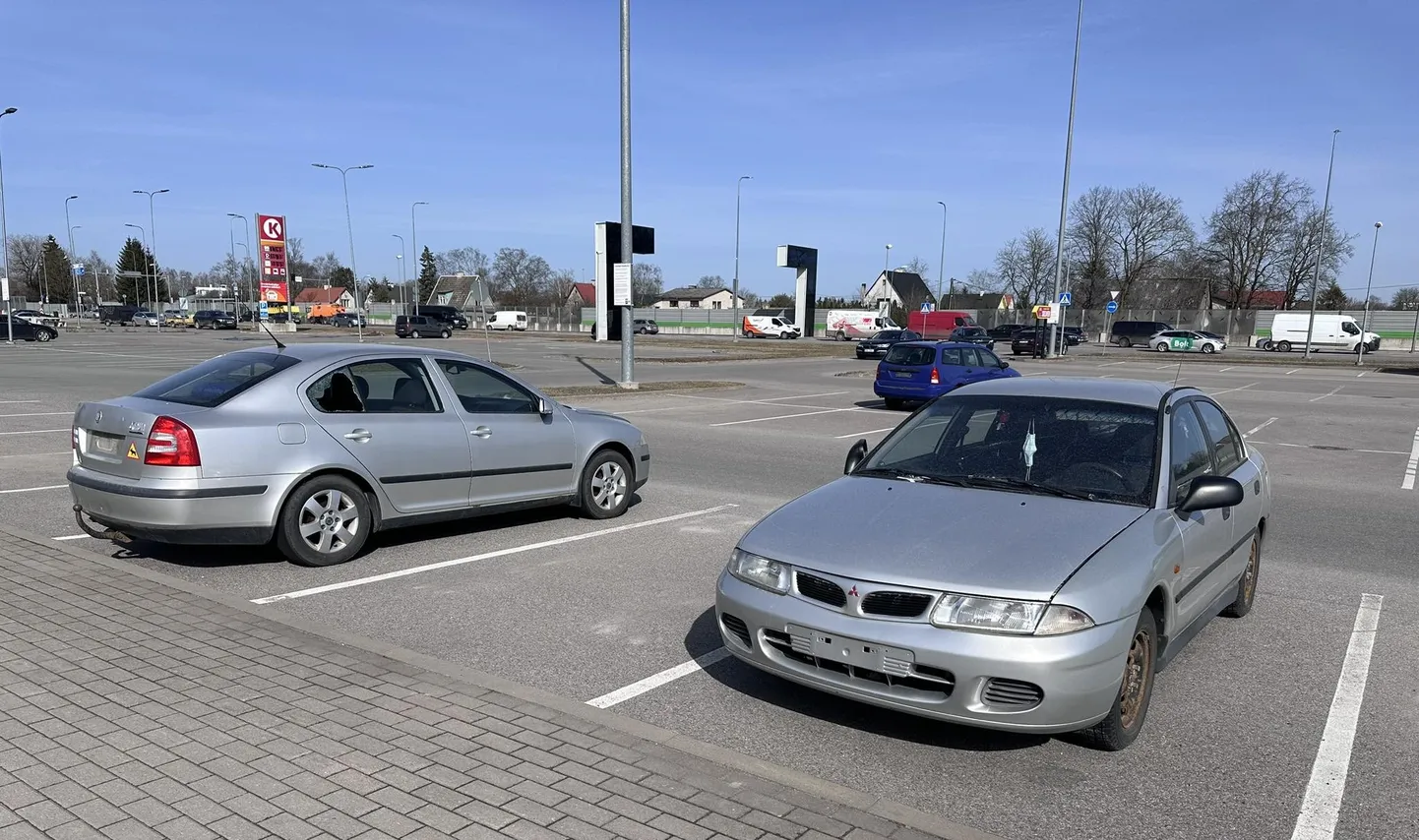 Autod Selveri parklas.