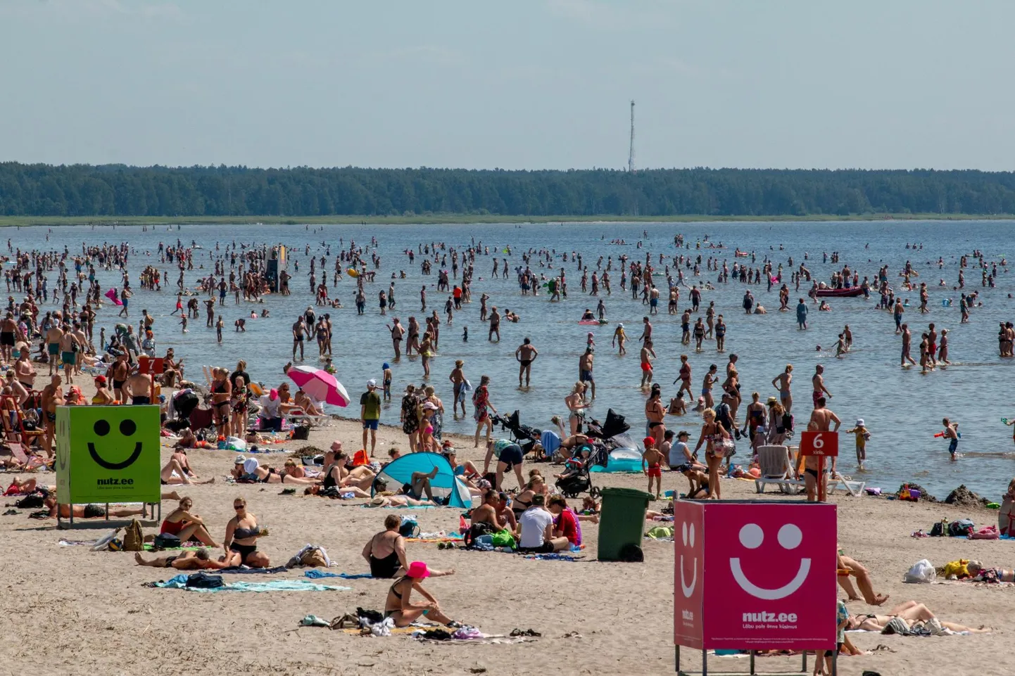 Pärnu keskranna tänavune külastajate rekord sündis 16. juulil, kui plaažil oli ligikaudu 10 000 puhkajat.