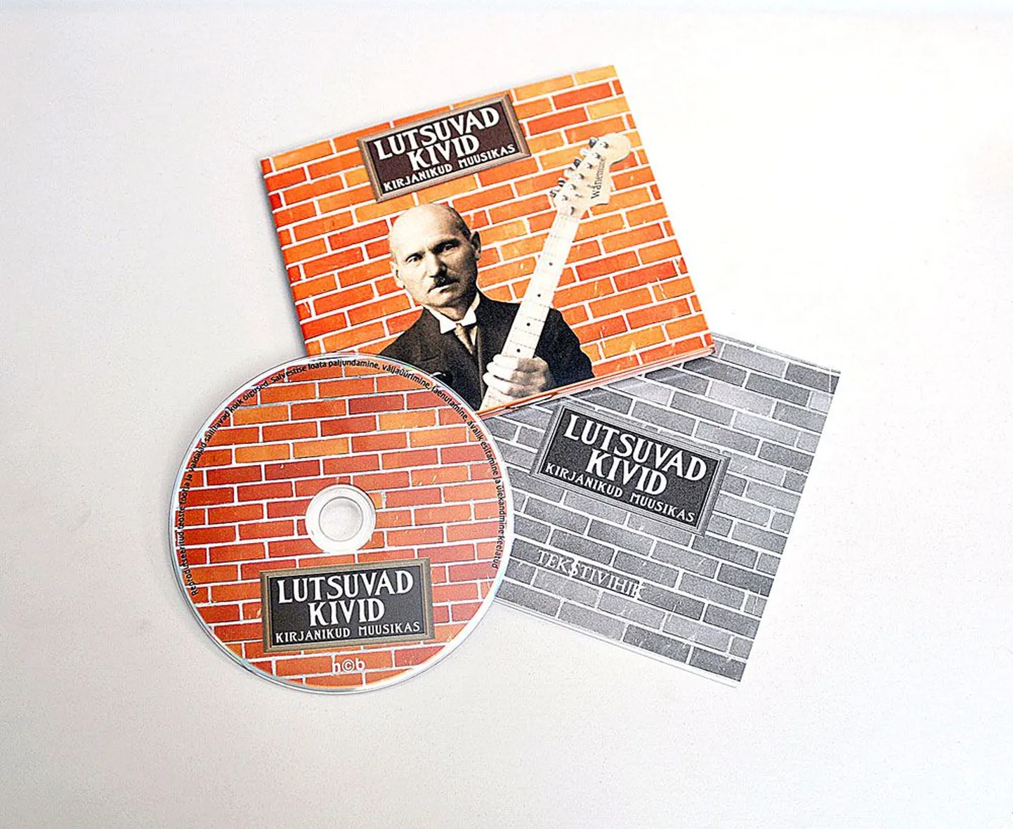Lutsu raamatukogu ja festivali Prima Vista koostöös valminud CD «Lutsuvad kivid. Kirjanikud muusikas» pakub kuulata 20 laulu. Nende tekstid on plaadiümbrise vahele lisatud vihikus.