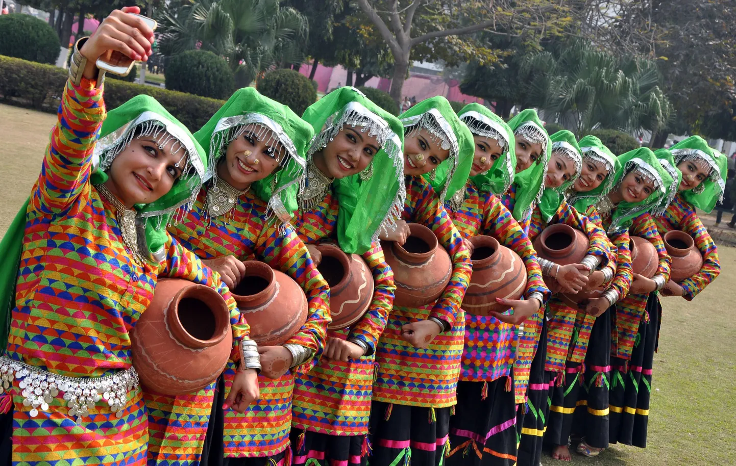 India tudengineiud teevad selfit
