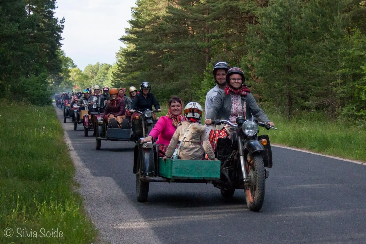 Kihnu mere pidu algab mootorrataste paraadiga Arumäelt sadamasse.