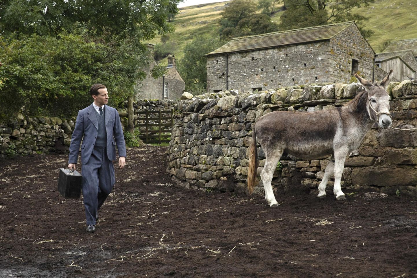 Šoti näitleja Nicolas Ralph kehastab Briti sarjas "Suured loomad, väiksed loomad" legendaarset loomaarsti James Herriotti.