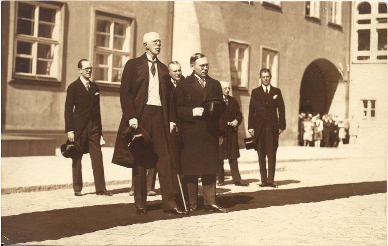 Король Швеции Густав V и государственный старейшина Аугуст Рей в Рийгикогу, 1929 год.