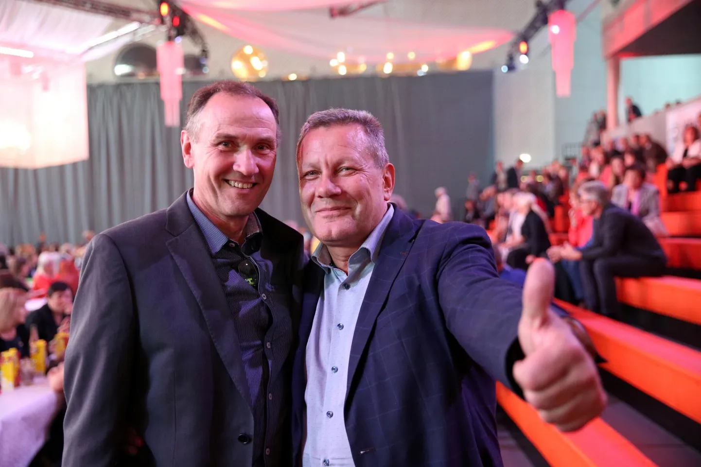 Ülikoolisemud Sulev Madisson ja Arnold Pastak (paremal).