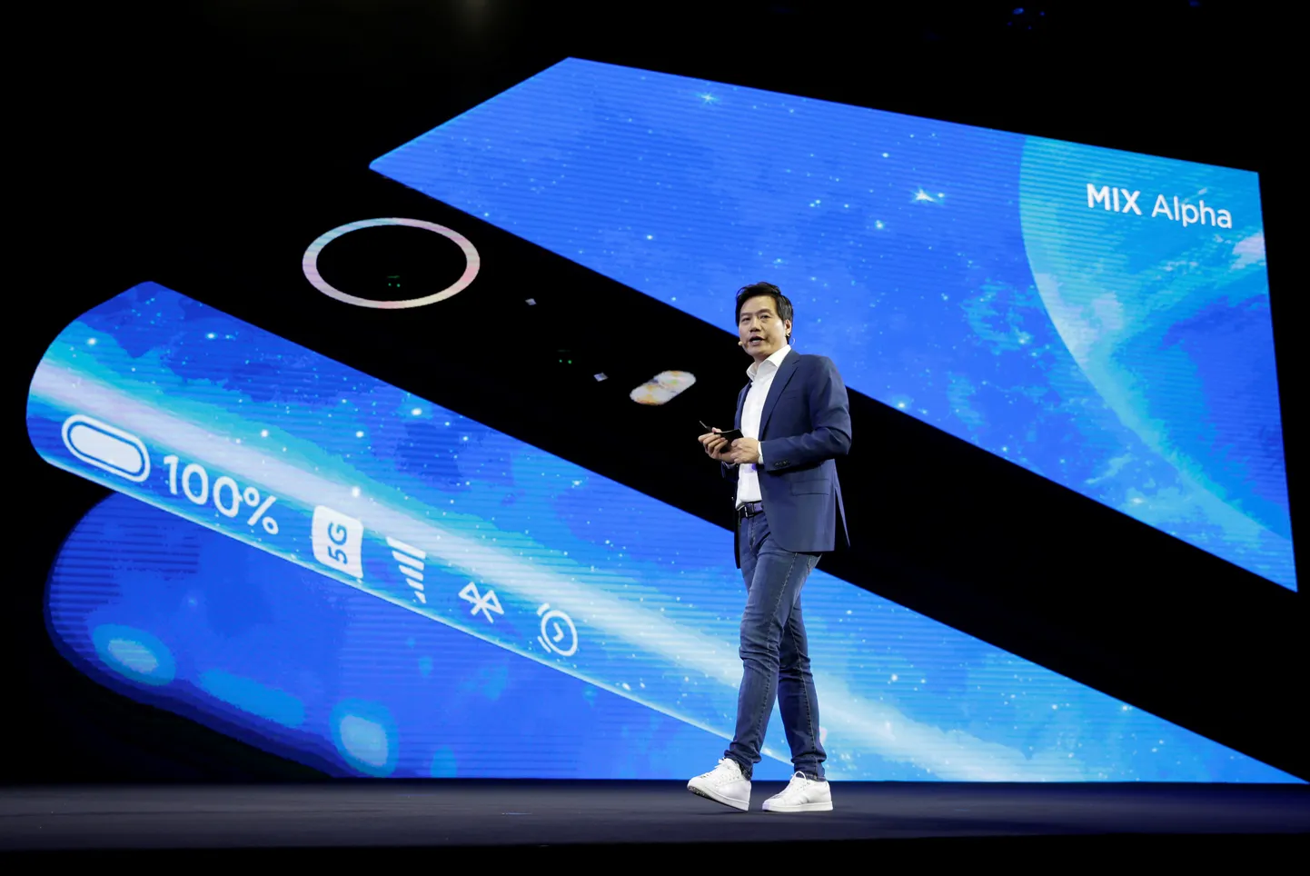 Peking, 24.09.2019. Xiaomi asutaja ja juht Lei Jun firma Mi MIX Alpha telefoni lansseerimisüritusel.