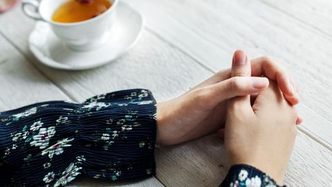 Kaheksas linnas ootavad valges särgis kuulajad neid, kes on oma murega üksi jäänud