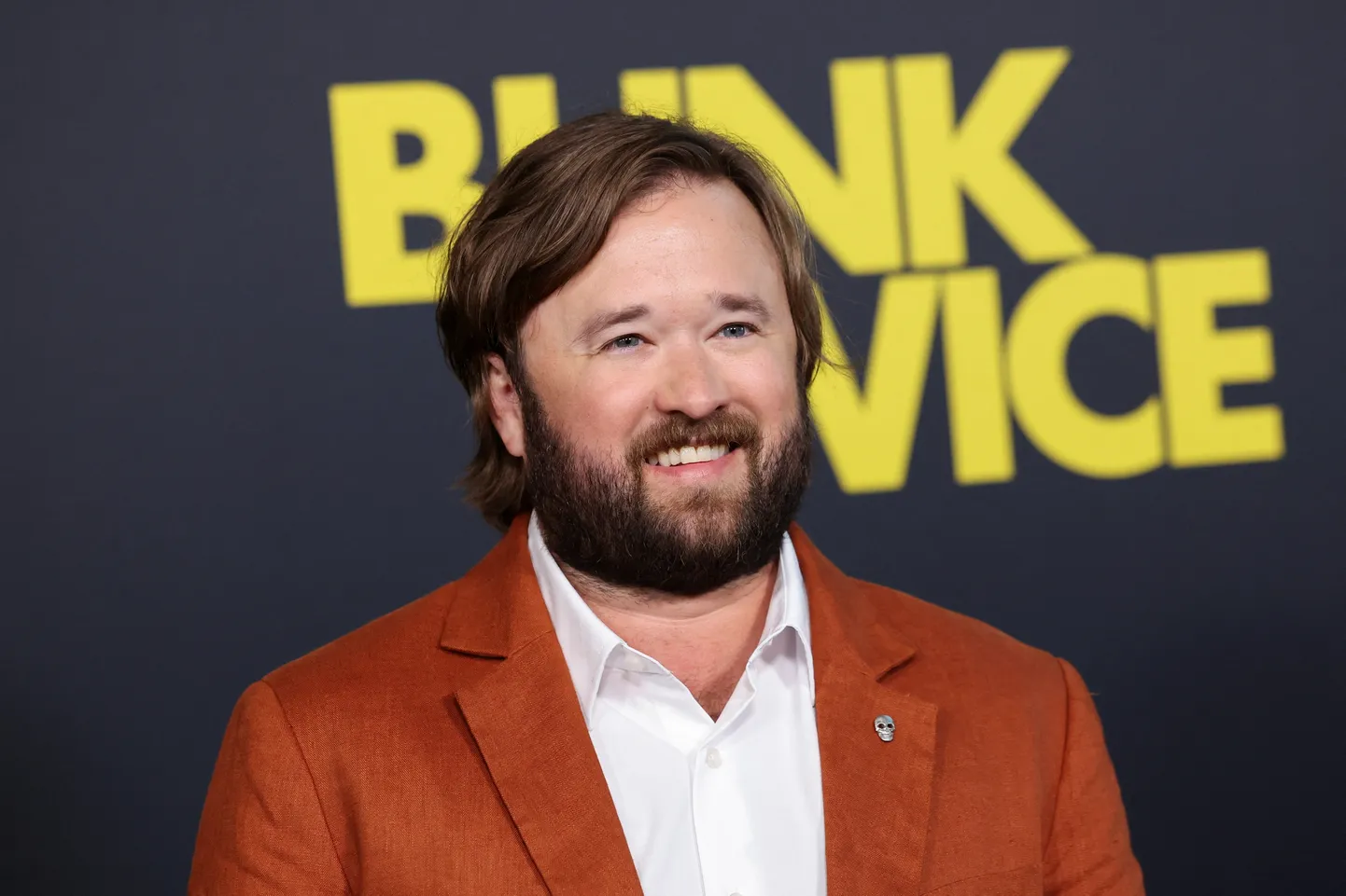 Näitleja Haley Joel Osment Zoë Kravitzi 2024. aasta lavastajadebüüdi «Pilguta kaks korda» esilinastusel.