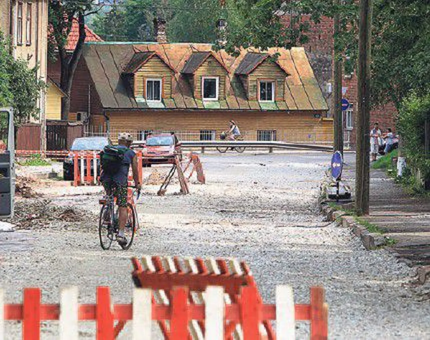 Remonditavale Pargi tänavale sooviks Karlova selts rattateed sõidutee mõlemale poolele, linn aga on nõus tegema vaid ühe segaliiklusega jalg- ja jalgrattatee.