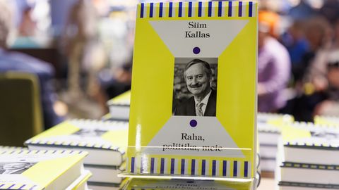 GALERII ⟩ Raha, poliitika ja meie: Siim Kallase tähtsaimad kirjutised said raamatukaante vahele