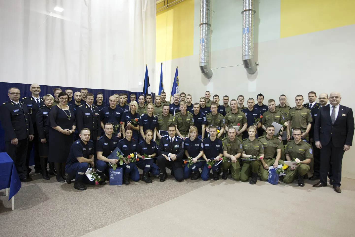 Ligemale poolesaja sisekaitseakadeemia lõpetaja hulgas oli ka kaks Pärnumaalast: üks patrullpolitseinik ning üks piirivalvur.