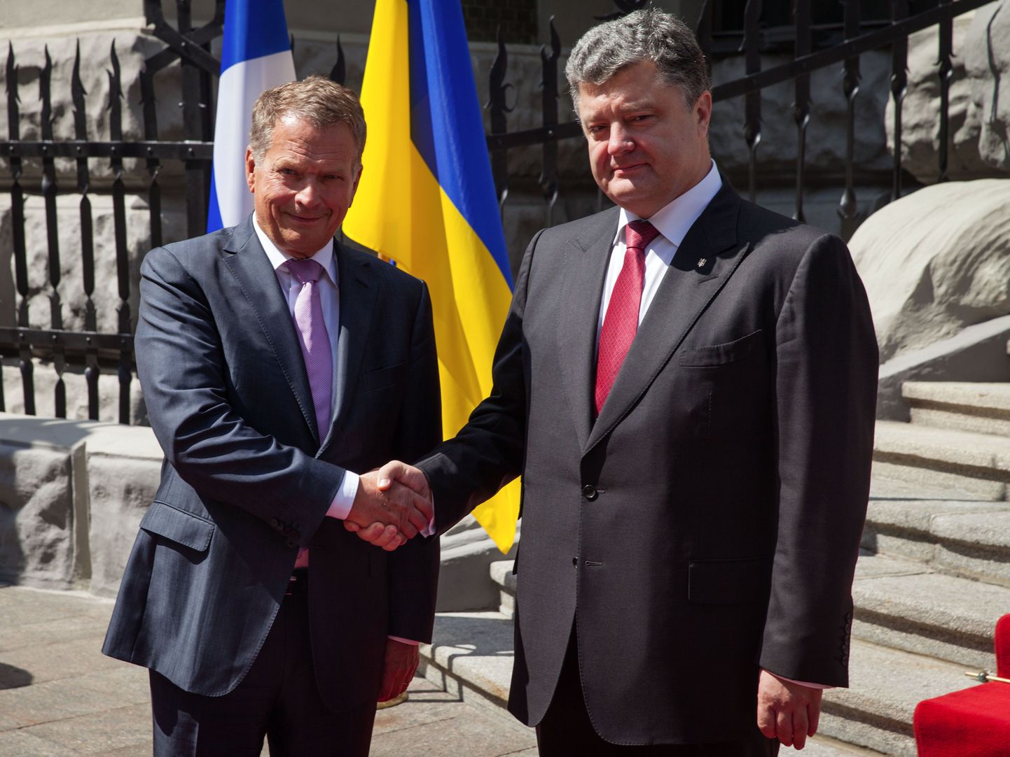 Eelmisel laupäeval kohtus Ukraina president Petro Porošenko (paremal) Soome presidendi Sauli Niinistöga.