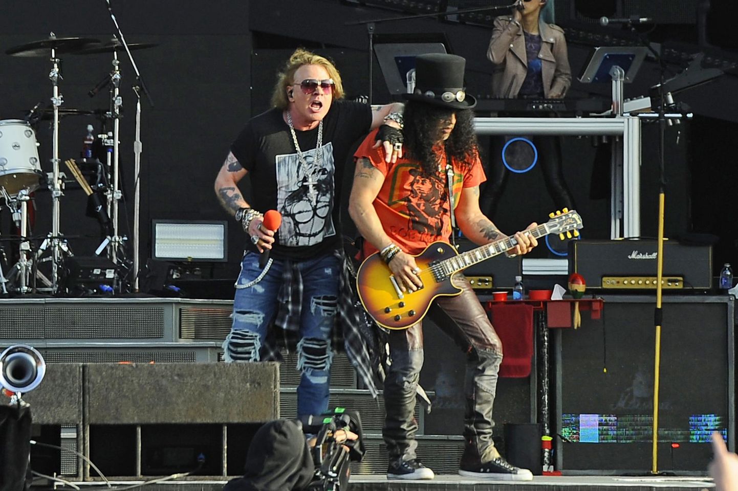 Axl Rose ja Slash lavasõud näeb esmaspäeval Tallinna laulualval, kus esineb legendaarne Guns N&#39; Roses.
