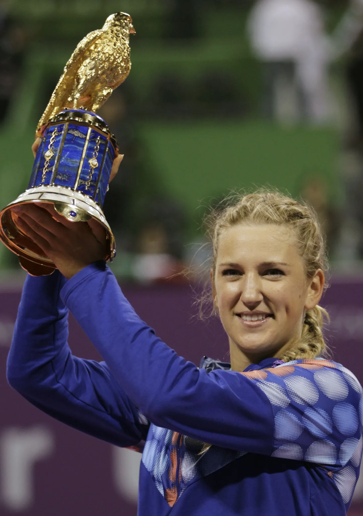 Viktoria Azarenka võidukarikaga.