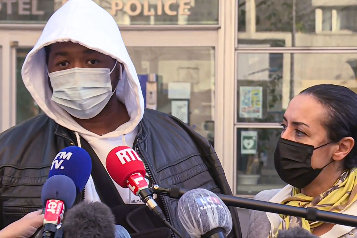 Politseivägivalla ohver Michel pressikonverentsil.
