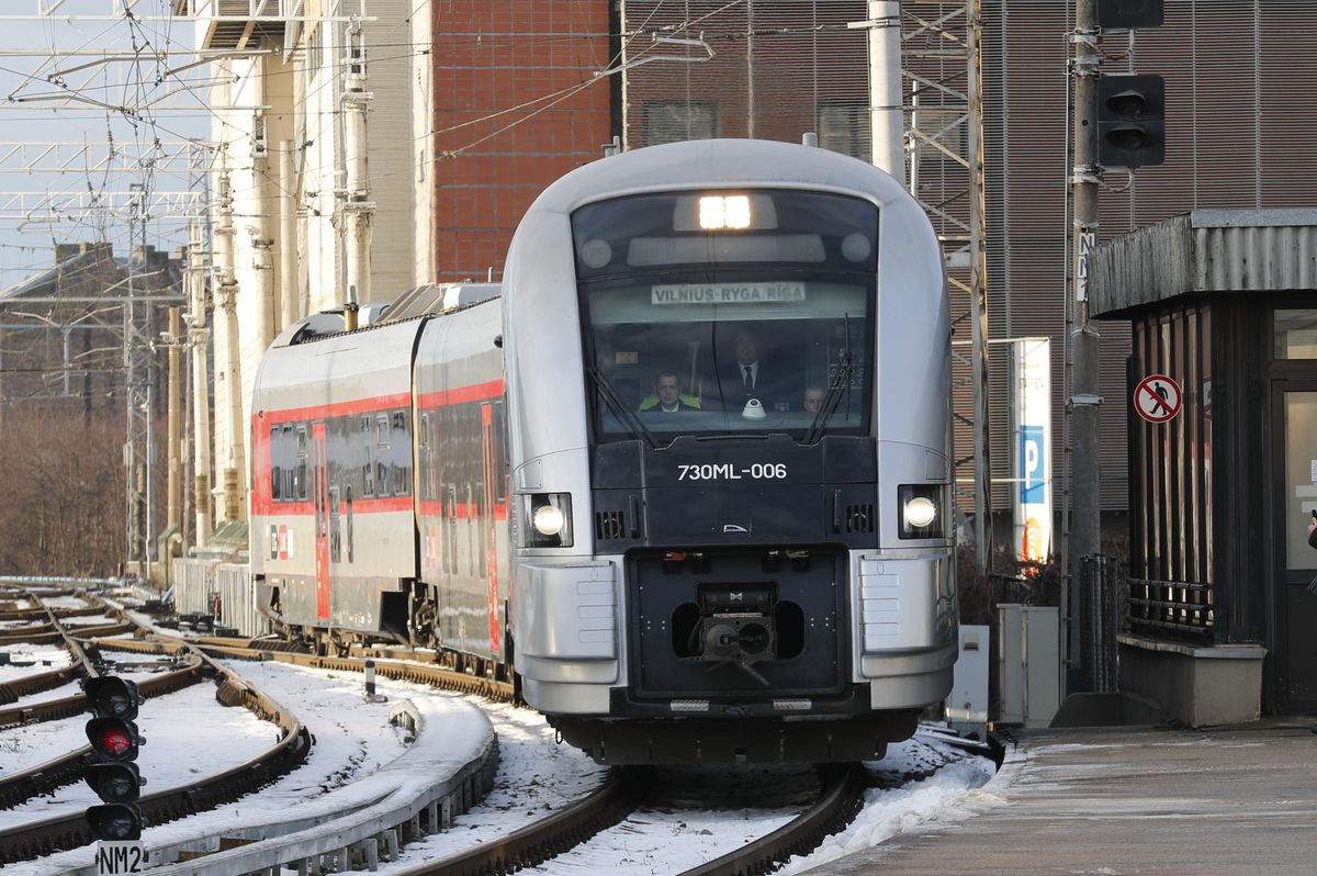 Первый лоезд на вновь открытой линии Вильнюс-Рига. 27 декабря 2023.