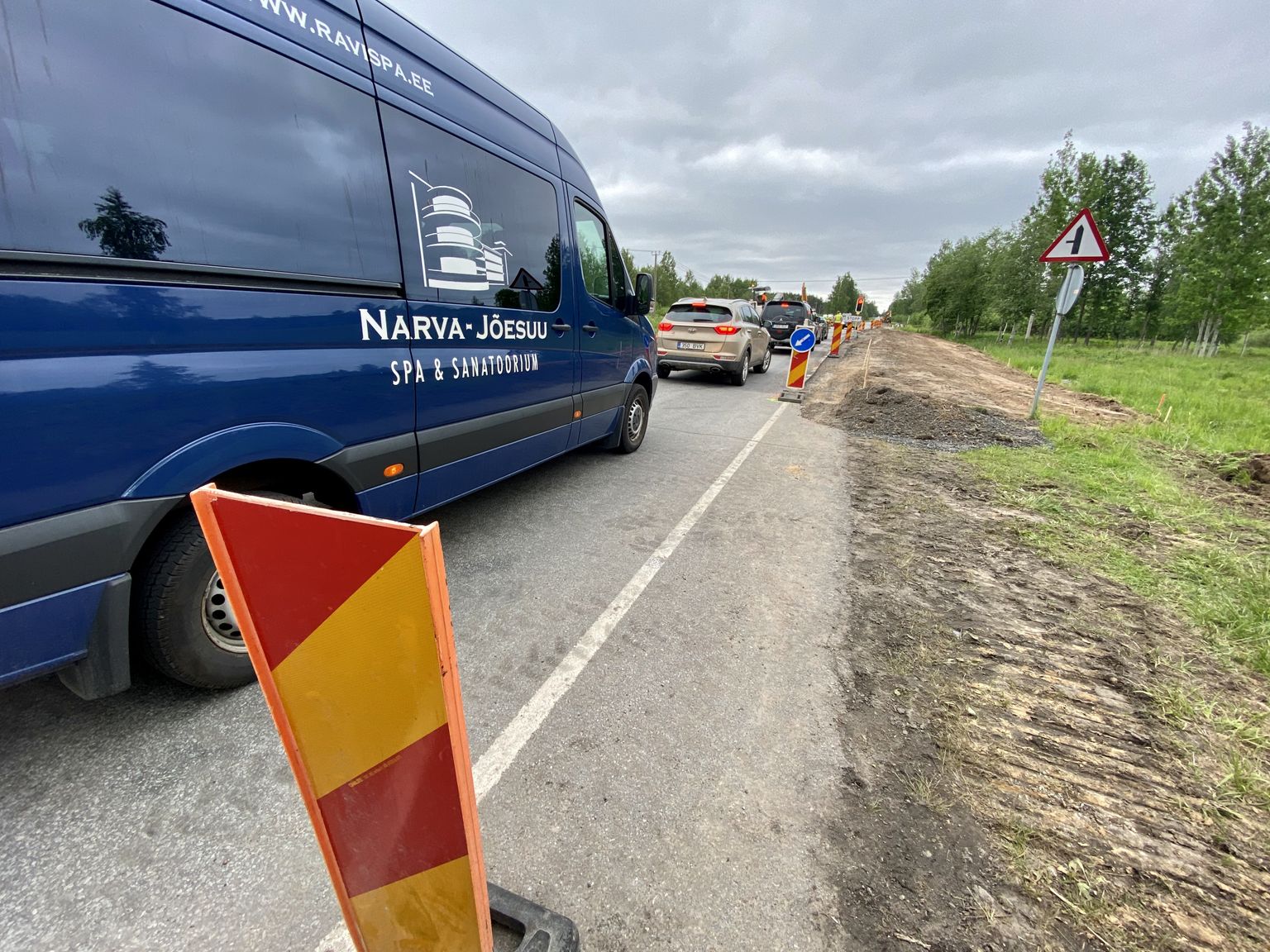 Начался ремонт дороги между Нарвой и Нарва-Йыэсуу, и с первыми небольшими задержками водители уже столкнулись.