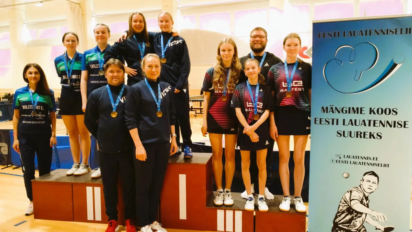 Eesti kadettide vanuseklassi võistkondlikel lauatennise meistrivõistlustel laupäeval Aseris tuli Viljandi spordikooli naiskond pronksmedalile.