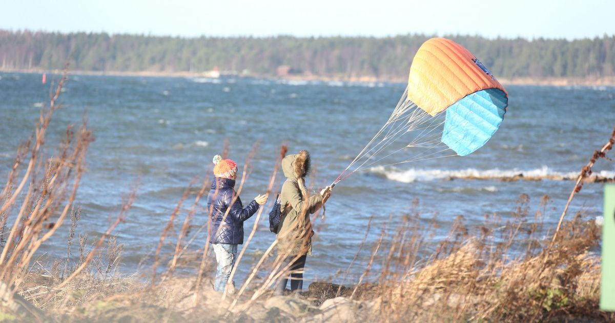 Rannikualadel on pühapäeval teeolud tuulised