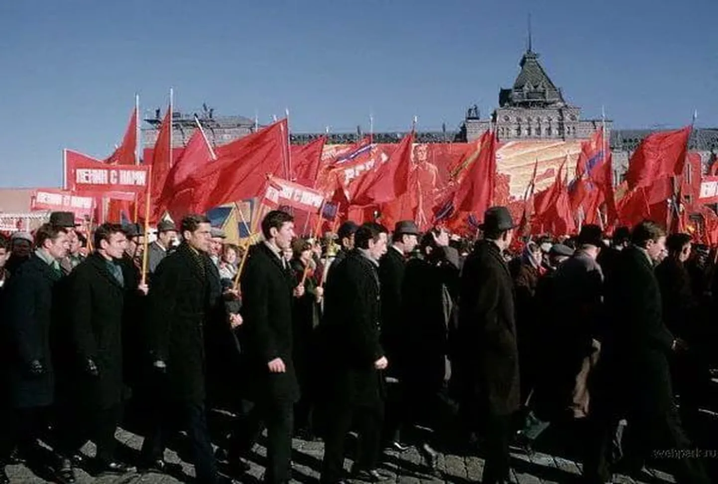Oktroobrirevolutsiooni aastapäevale pühendatud demonstratsioon Moskvas.