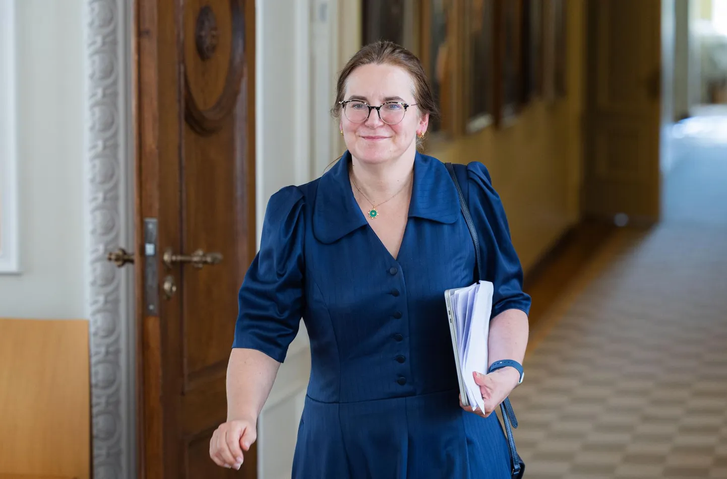 Vabade vanglakohtade välisriigile väljarentimise korral kasvaks vanglateenistus kuni 400 hea ettevalmistuse ja konkurentsivõimelise palgaga inimese võrra, märkis justiits- ja digiminister Liisa Pakosta.