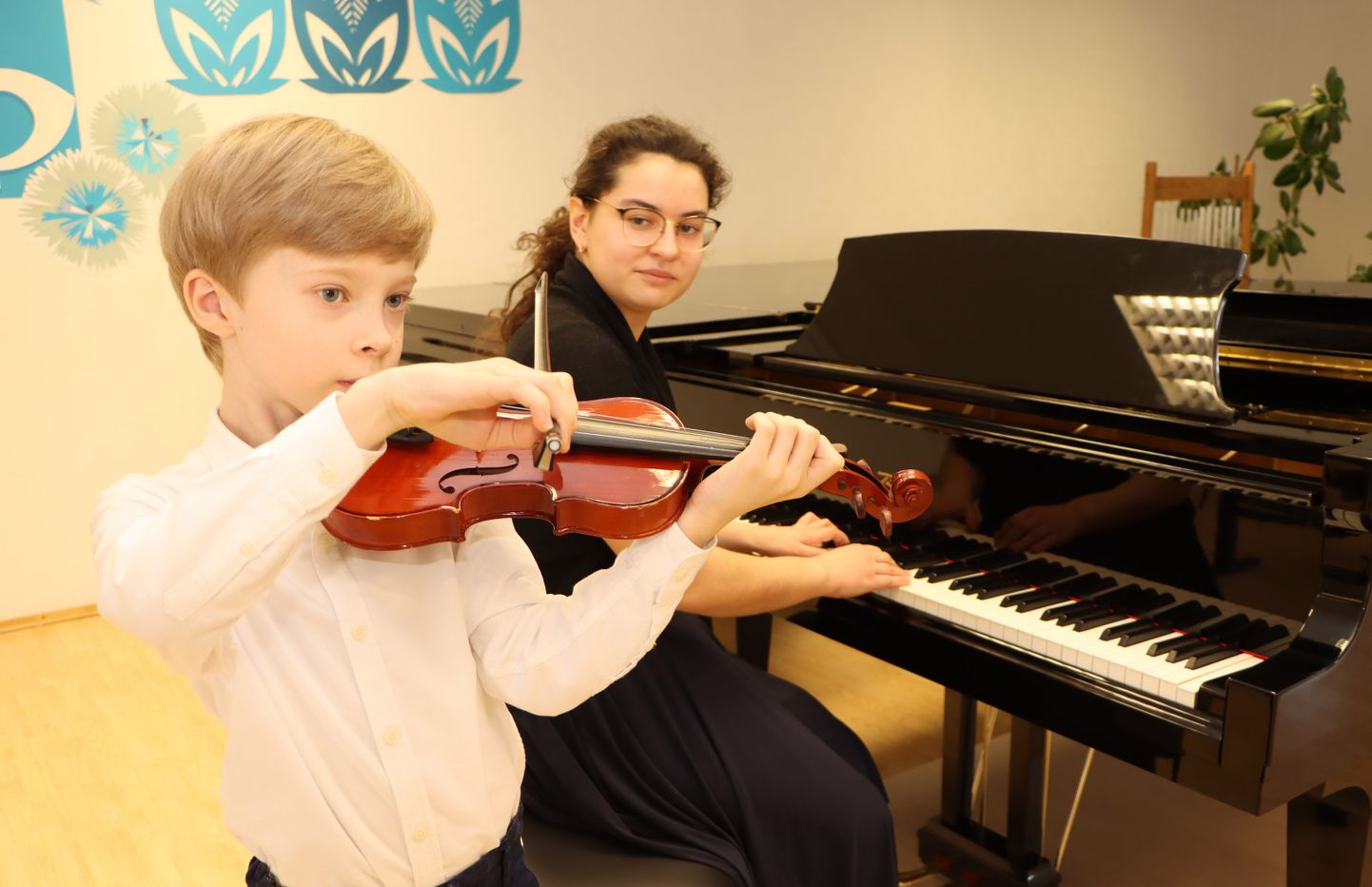 Aleksandra Serebrjakova õpilane Nikolai Tokmin pälvis žürii eripreemia parima viiuliesituse eest.
