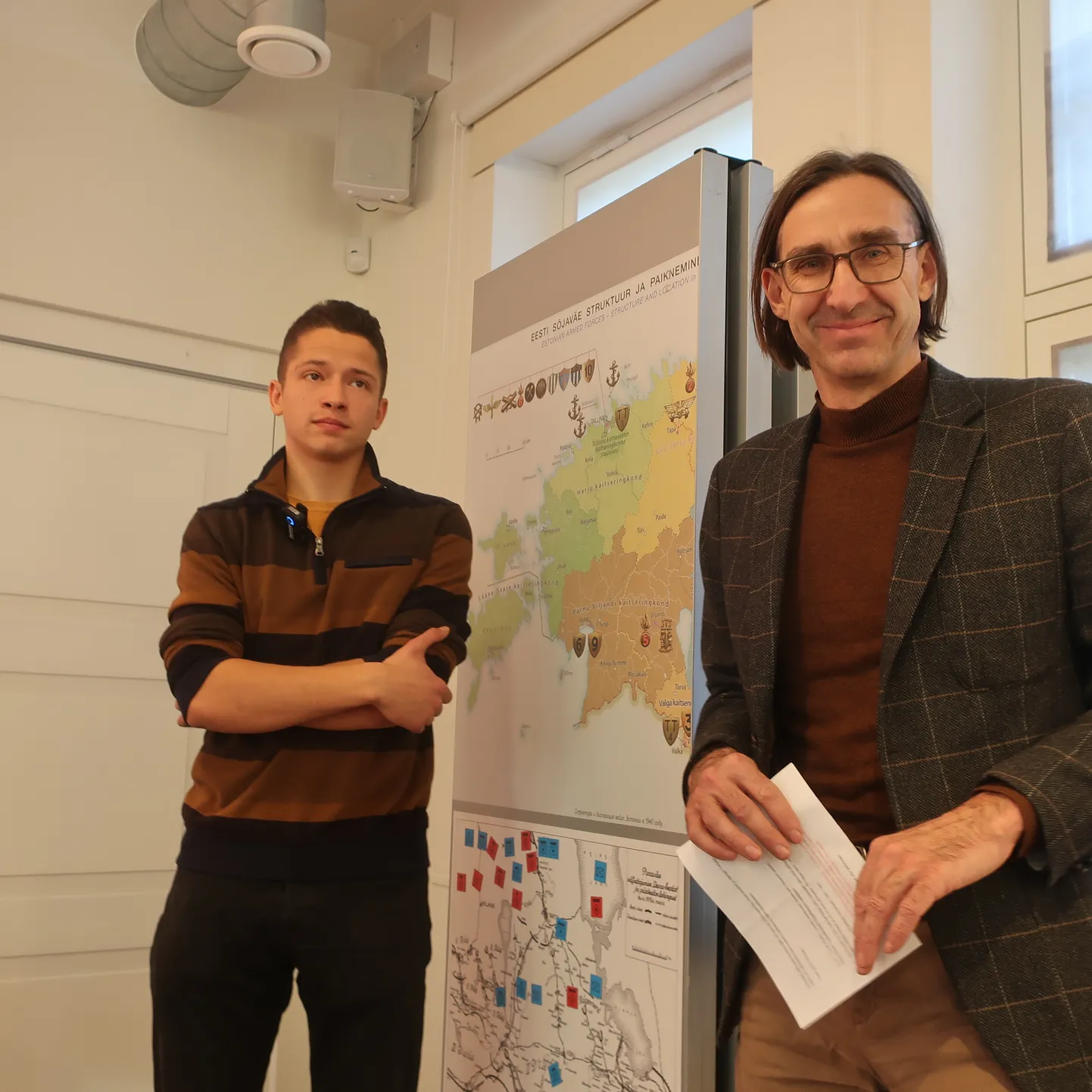 Usklike tagakiusamisel peatus konverentsil Jonathan Darvish-Kojori (vasakul), keda tänas Seto Instituudi tegevjuht Ahto Raudoja.
