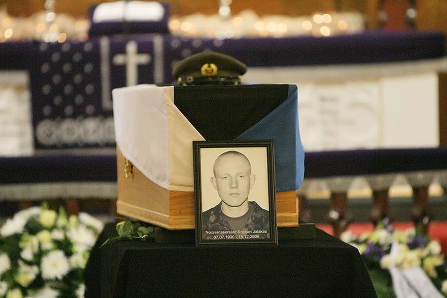 Allohvitser nooremseersant Kristjan Jalakase leinatalitus Tallinnas Jaani kirikus.