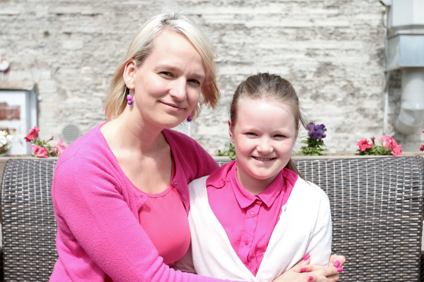 Toidutalumatuse ­probleemidega silmitsi seisnud ettevõtlik naine Siiri Antsmäe oma keskmise tütre Grethega. Kodus ootavad Kristin ja Martha, kellega seotud mured ema tervisliku toidu ja selle kergemini kättesaamise mõtte ja teostuseni viisid.