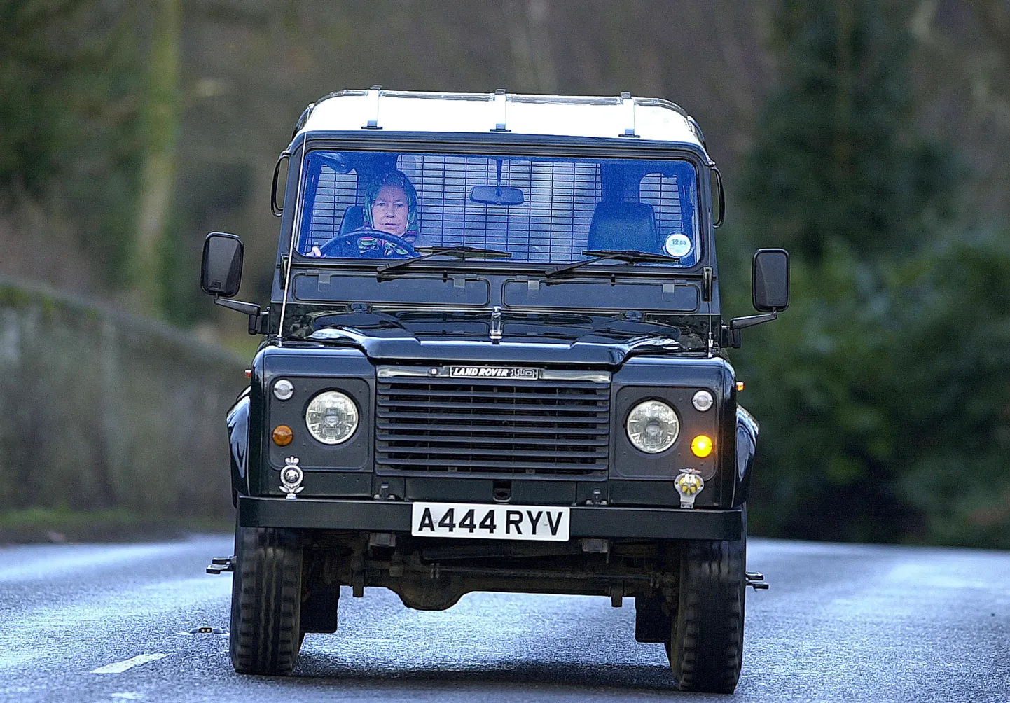 Elizabeth II autot roolimas.
