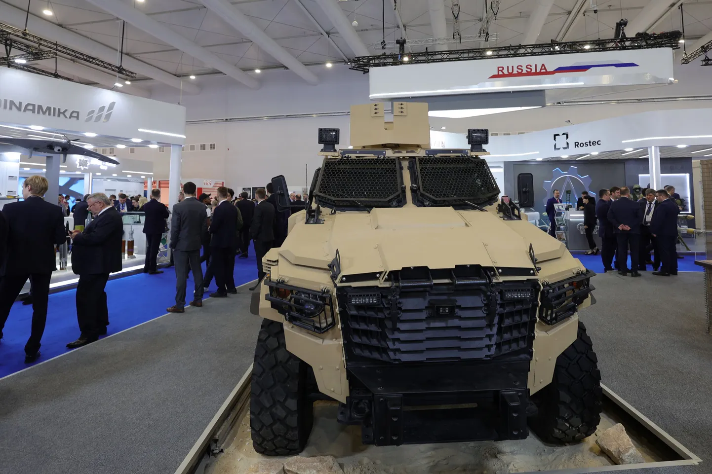 Saudi Araabia militaarmess World Defense Show 2024 majutab ühe katuse all nii Venemaa kui lääne militaartehnikat, kuna kõik olevat teretulnud. Pildil Vene soomusmasin.