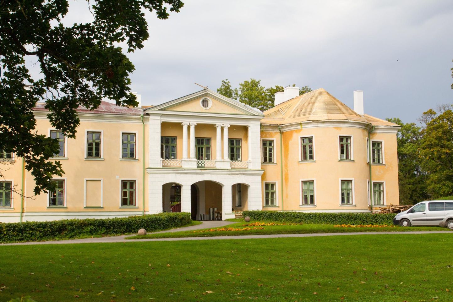 Mõdriku kool muutub septembrist Tallinna tehnikakõrgkooli teenusmajanduse instituudiks. Sel aastal katsetati uut eriala, mis kohe noorte seas populaarseks osutus.