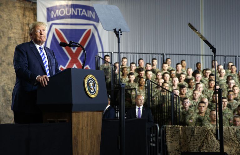 President Donald Trump külastas eile Fort Drumi sõjaväebaasi.