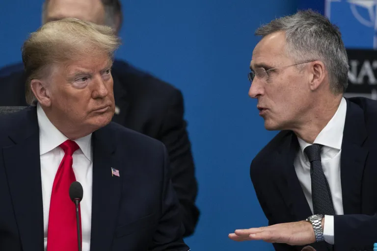 Donald Trumpi (pildil koos NATO peasekretäri Jens Stoltenbergiga) võimalik naasmine Valgesse Majja teeb lääne luureteenistustel lähiaastate julgeolekuliste arengute ennustamise pea võimatuks.