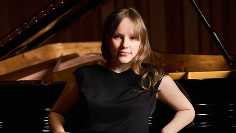Tähe-Lee Liiv esineb Estonia kontserdisaalis, Bach kohtub uue eesti muusikaga