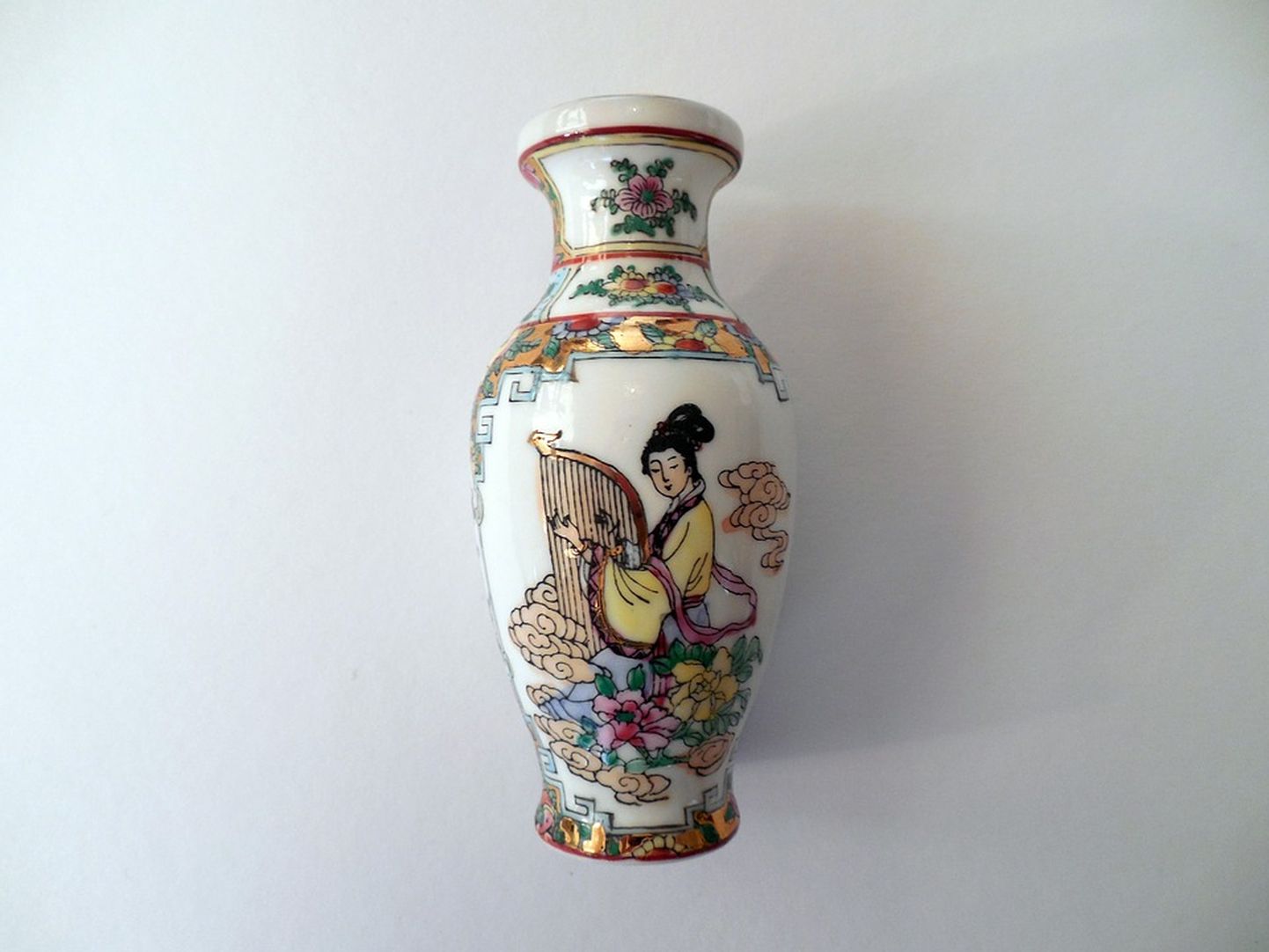 Старинная ваза. Иллюстративное фото