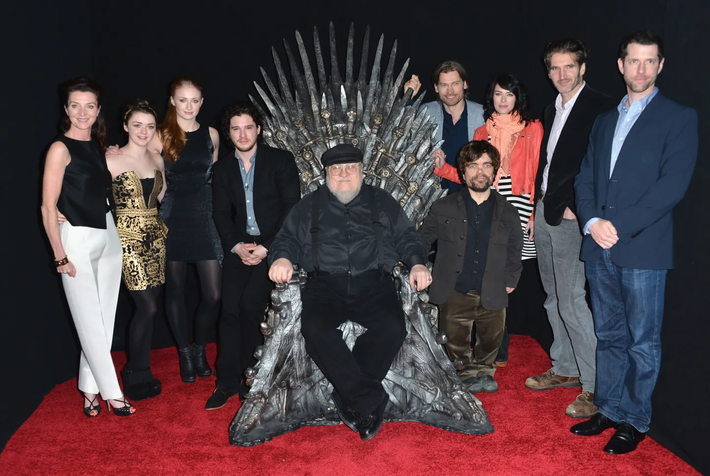 «Troonide mängu» näitlejad Michelle Fairley, Maisie Williams, Sophie Turner, Kit Harington, autor George R.R. Martin, näitlejad Nikolaj Coster-Waldau, Peter Dinklage, Lena Headey ning produtsendid David Banioff ja D.B. Weiss