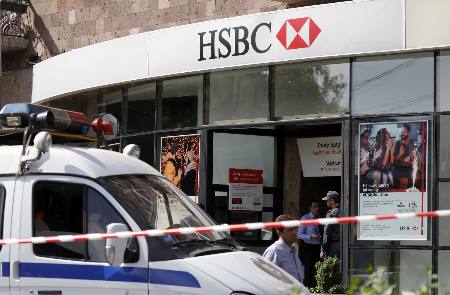 Armeenia liikluspolitseinik röövis Jerevanis HSBC panga harukontorit