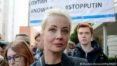 Юлия Навальная у посольства РФ в Берлине 17 марта