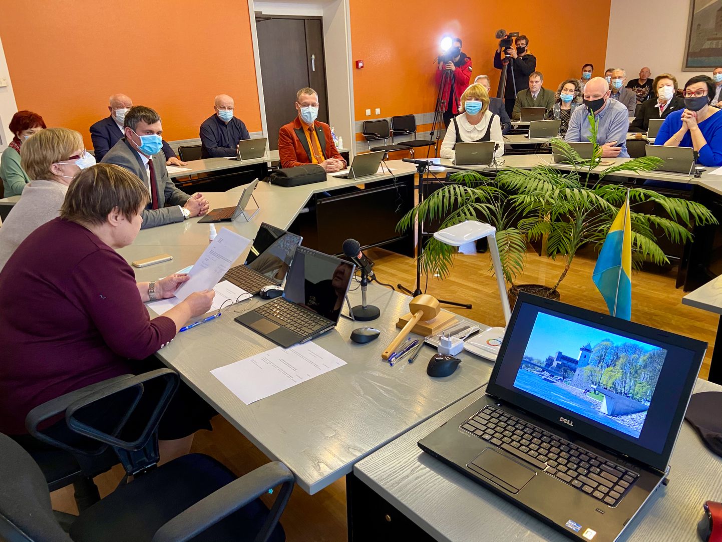 Narva volikogu istung toimub 30. detsembril suletud režiimis. Muu hulgas on kavas linnapea ja volikogu esimehe valimine ning volikogu mõlema aseesimehe umbusaldamine.