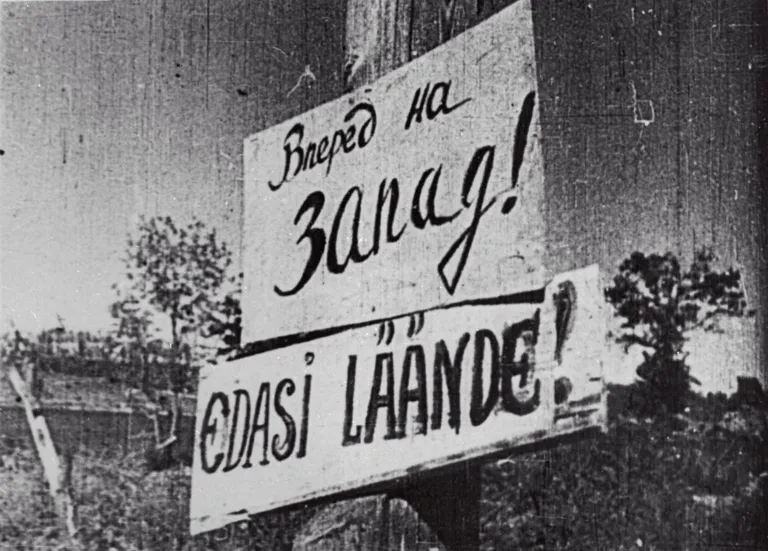 Narva pärast peeti 1944. aastal võitlust isegi plakatitega. See siin on Nõukogude armee oma.