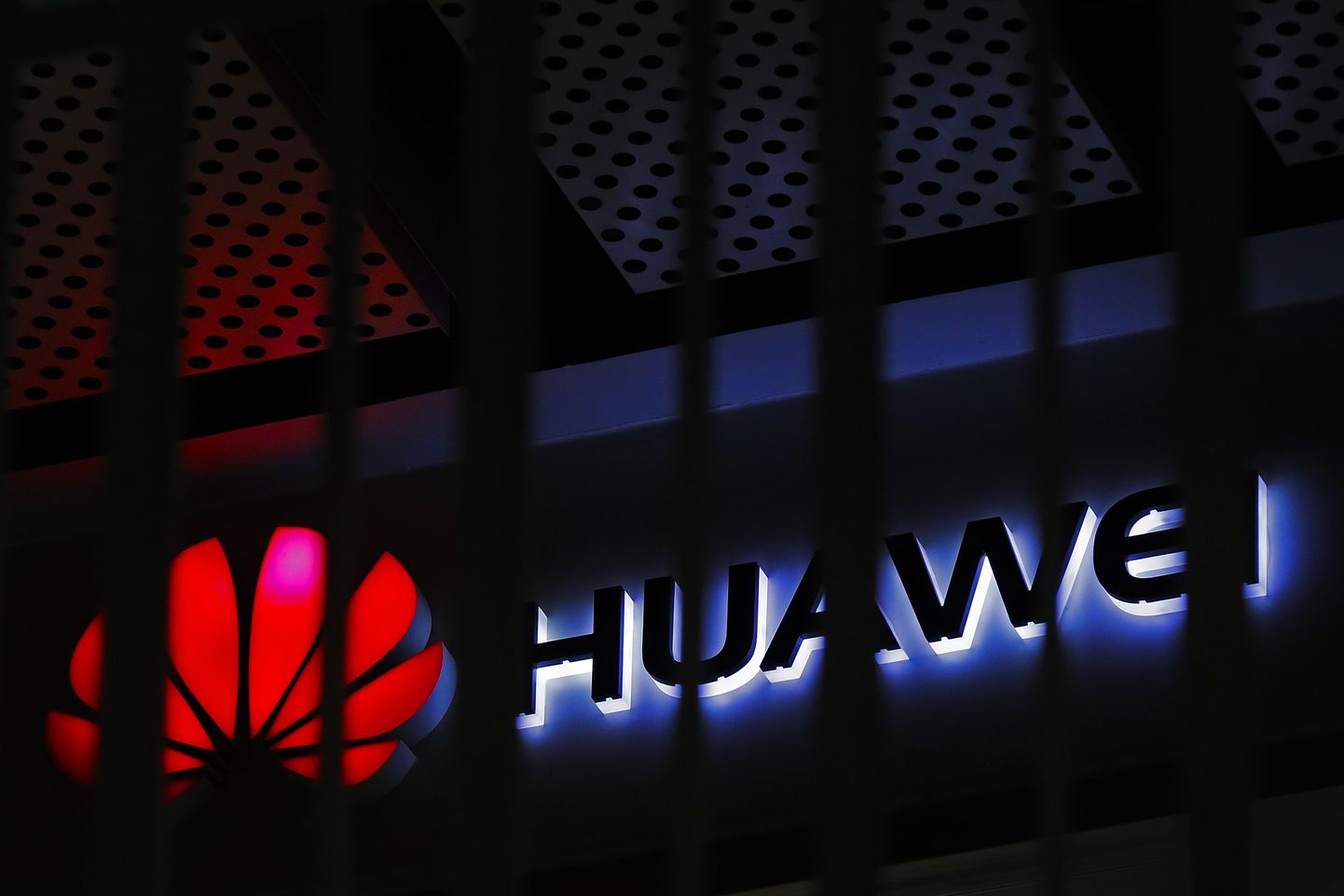 Логотип Huawei.