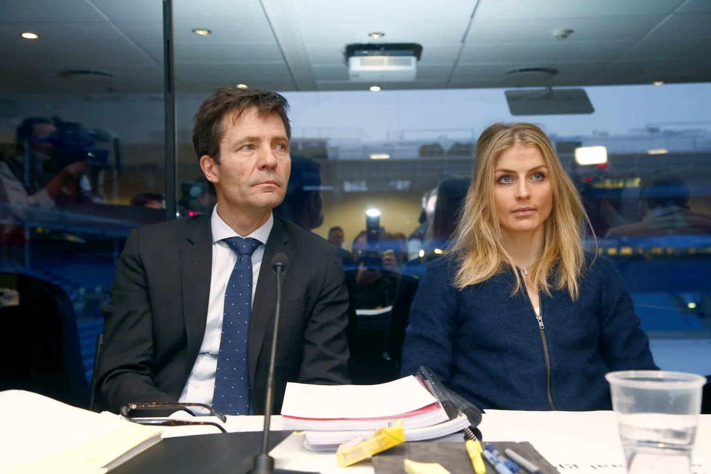 Therese Johaug koos nõustaja Christian B. Hjortiga.
