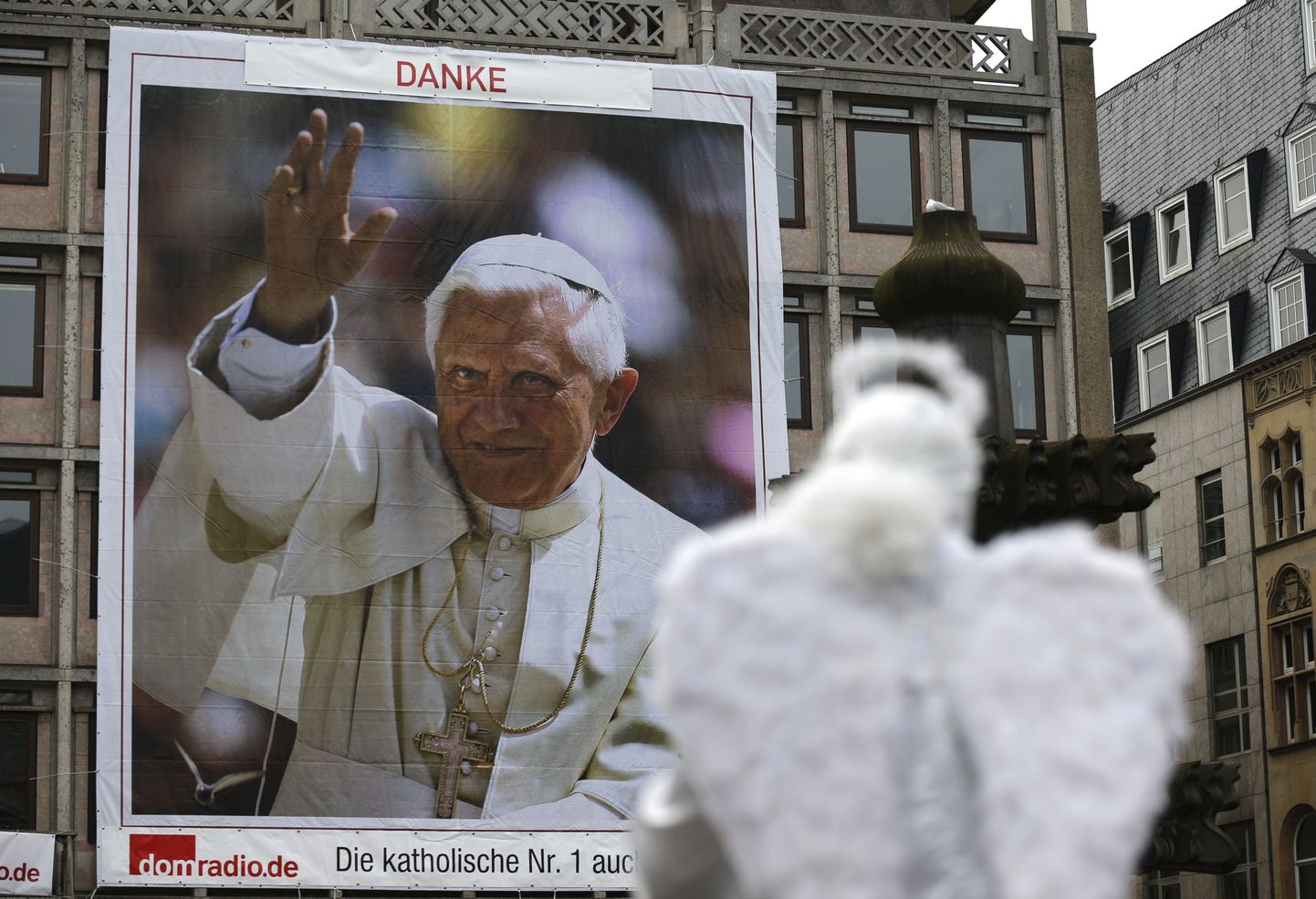 Paavst Benedictus XVI hiigelplakatil Kölnis Saksamaal.