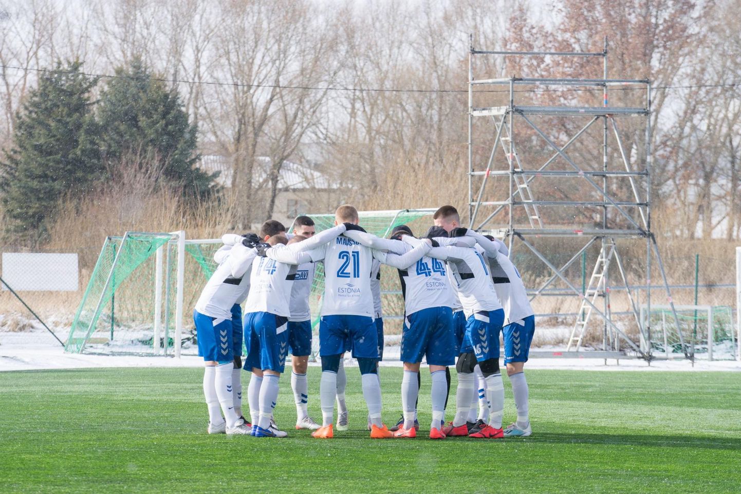 Pärnu jalgpalliklubi meeskond hoiab esiliigas kaheksandat kohta.