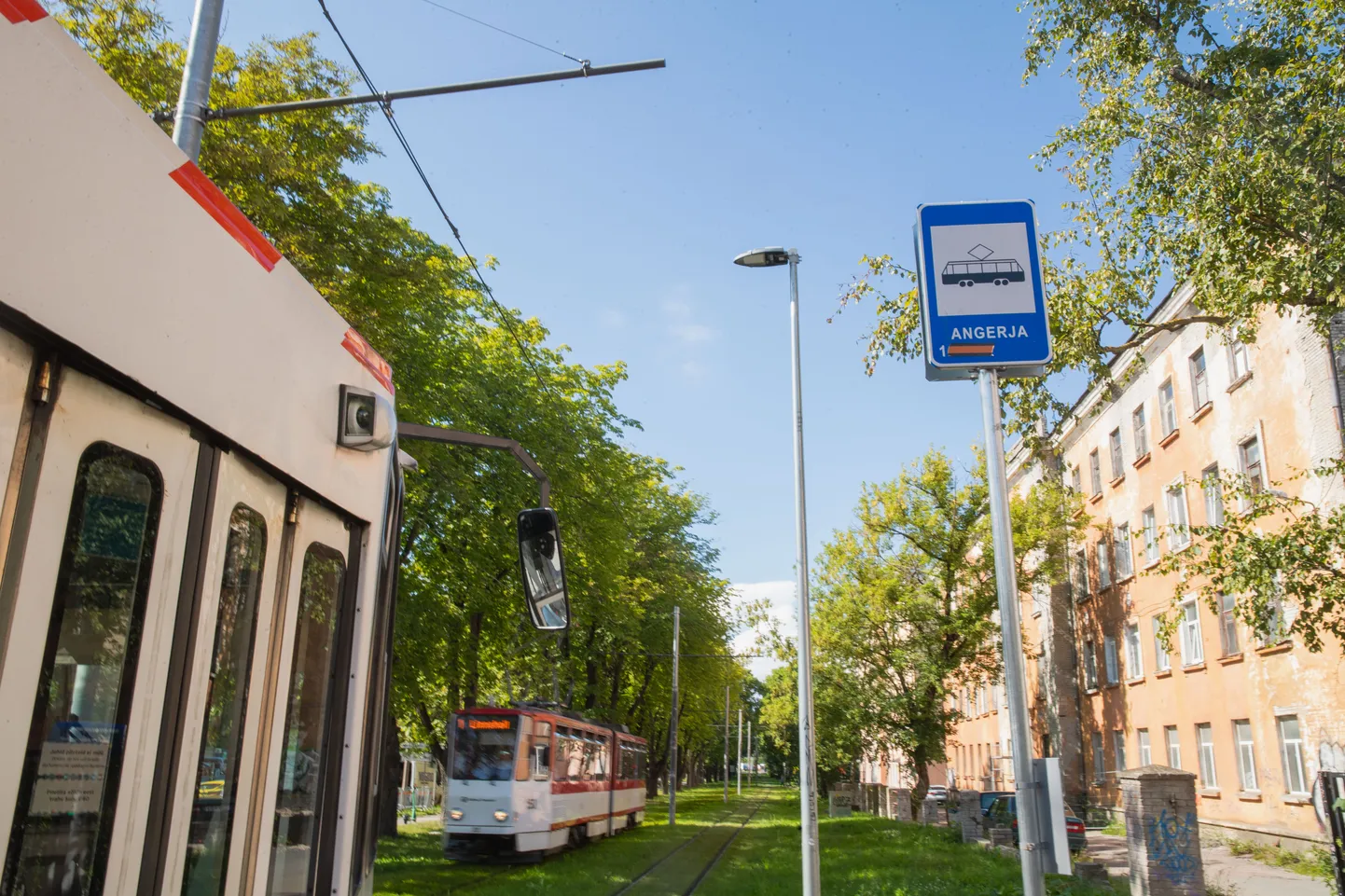 Angerja trammipeatus Põhja-Tallinna linnaosas.