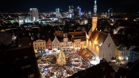 Смотрите на самые красивые рождественские ели по всей Эстонии
