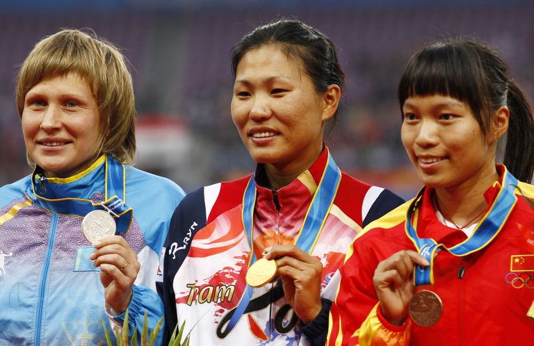 2010. aasta Aasia mängudel võitis Ivoninskaja (vasakul) hõbemedali.