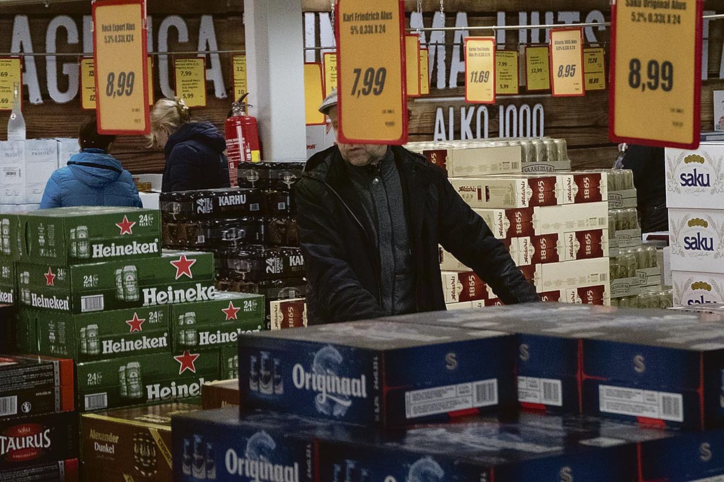 Alko-1000 Marketi nimeline alkoholipood Eesti-Läti piiril.
