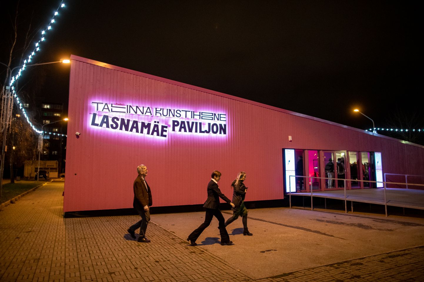 2022. aastal avatud Tallinna Kunstihoone Lasnamäe paviljonis toimub näitus «Hellalt hoia mind».