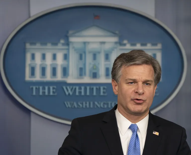 FBI direktor Christopher Wray Valges Majas briifingul